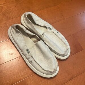 Size 8 women’s Sanuk shoes